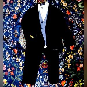 IZOD Boys Suit w coat, pants, white button-down, light blue vest Size 4/5